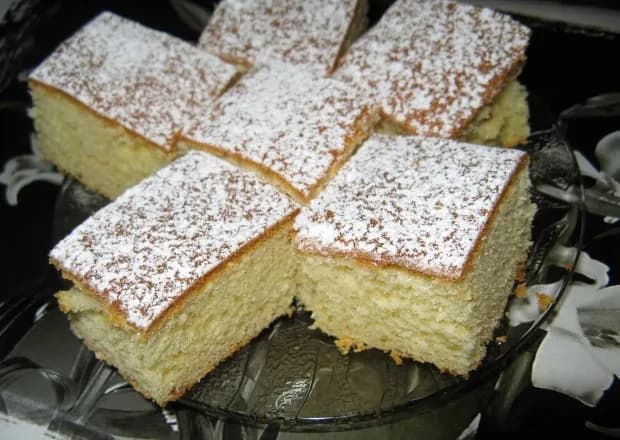 Pyszne ciasto jogurtowe z mąki kukurydzianej - bezglutenowy przepis Pyszne ciasto jogurtowe z mąki kukurydzianej - bezglutenowy przepis